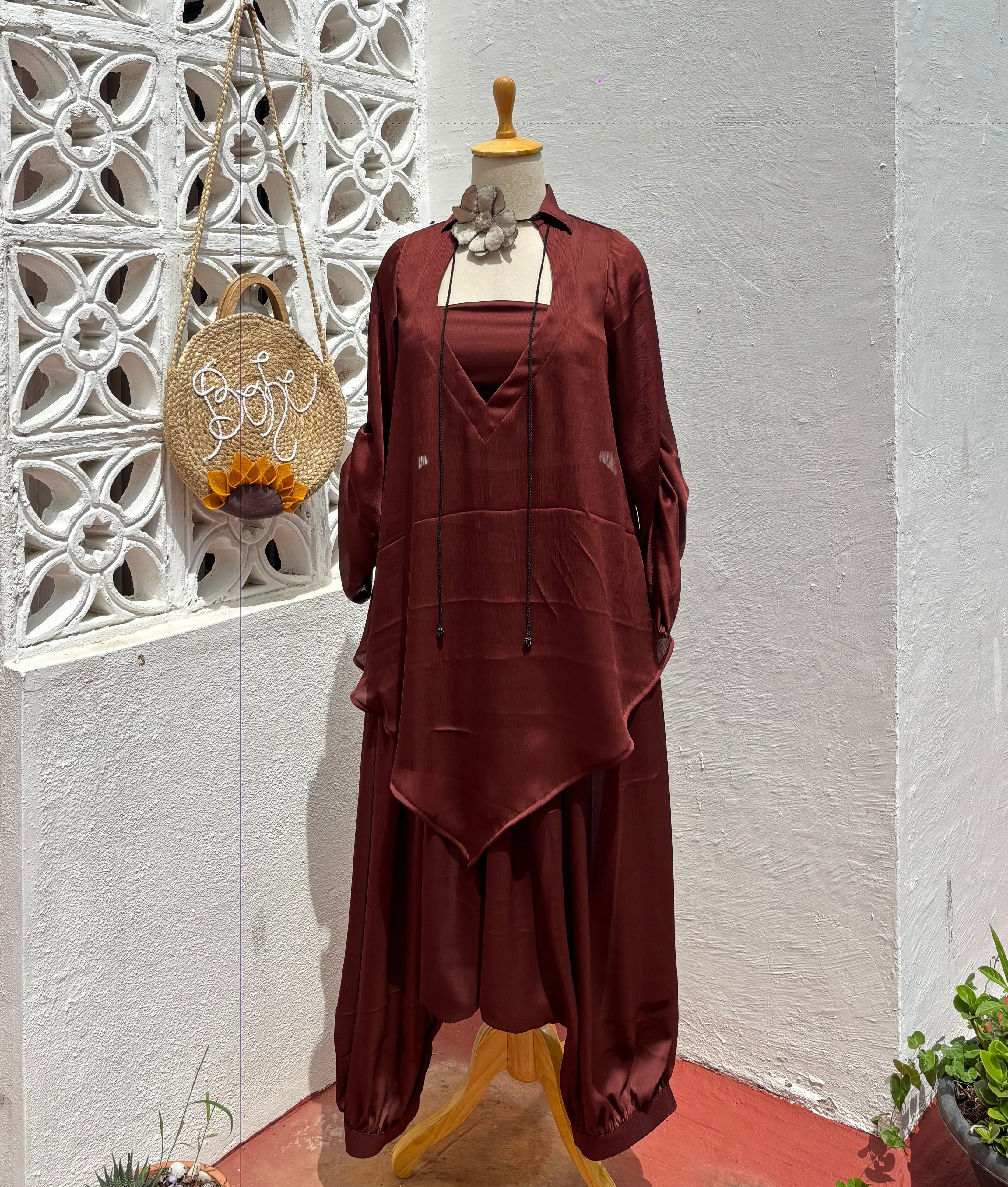 Three-piece
Bohemian
style outfit
with tunic
and palazzo
pants