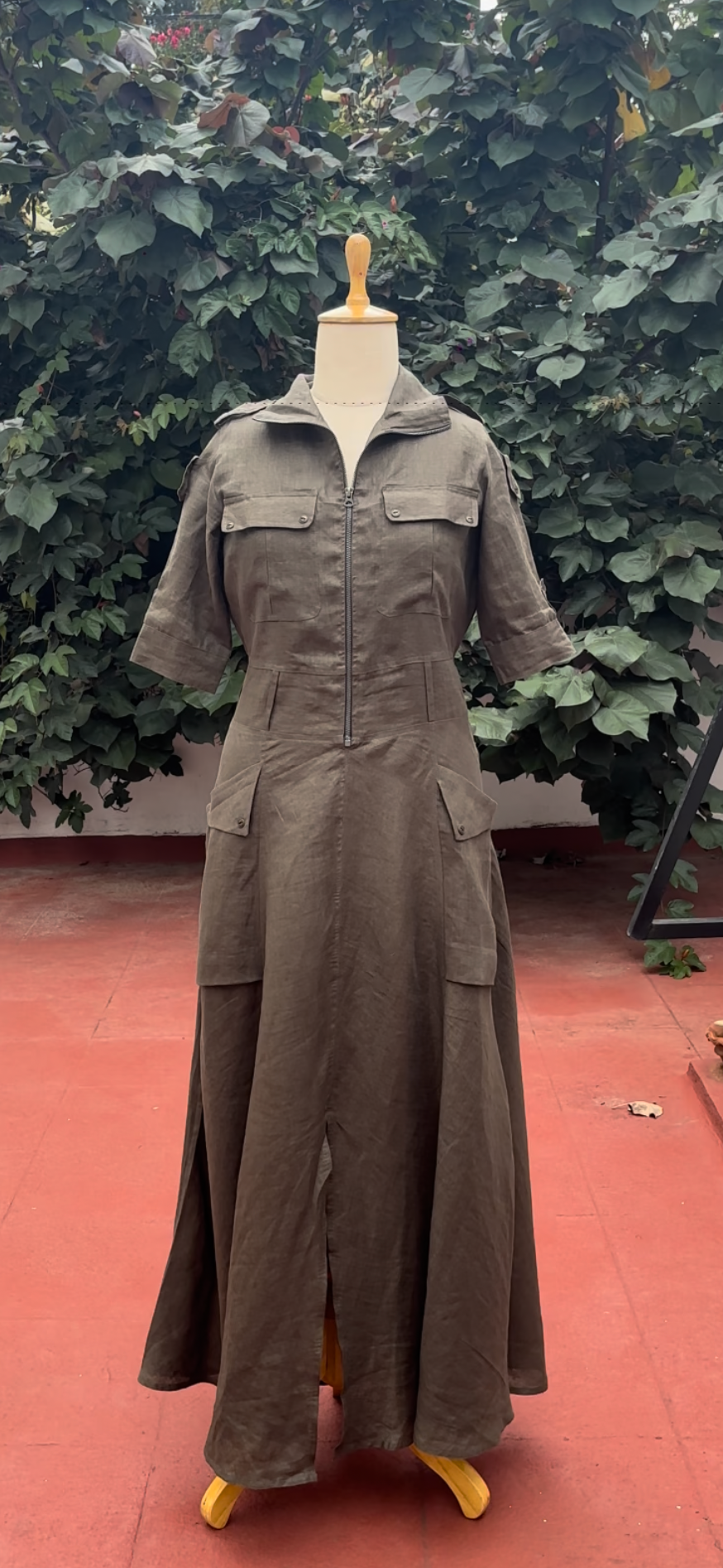 Bohemian
style linen
dress with
patch
pockets and
belt loops