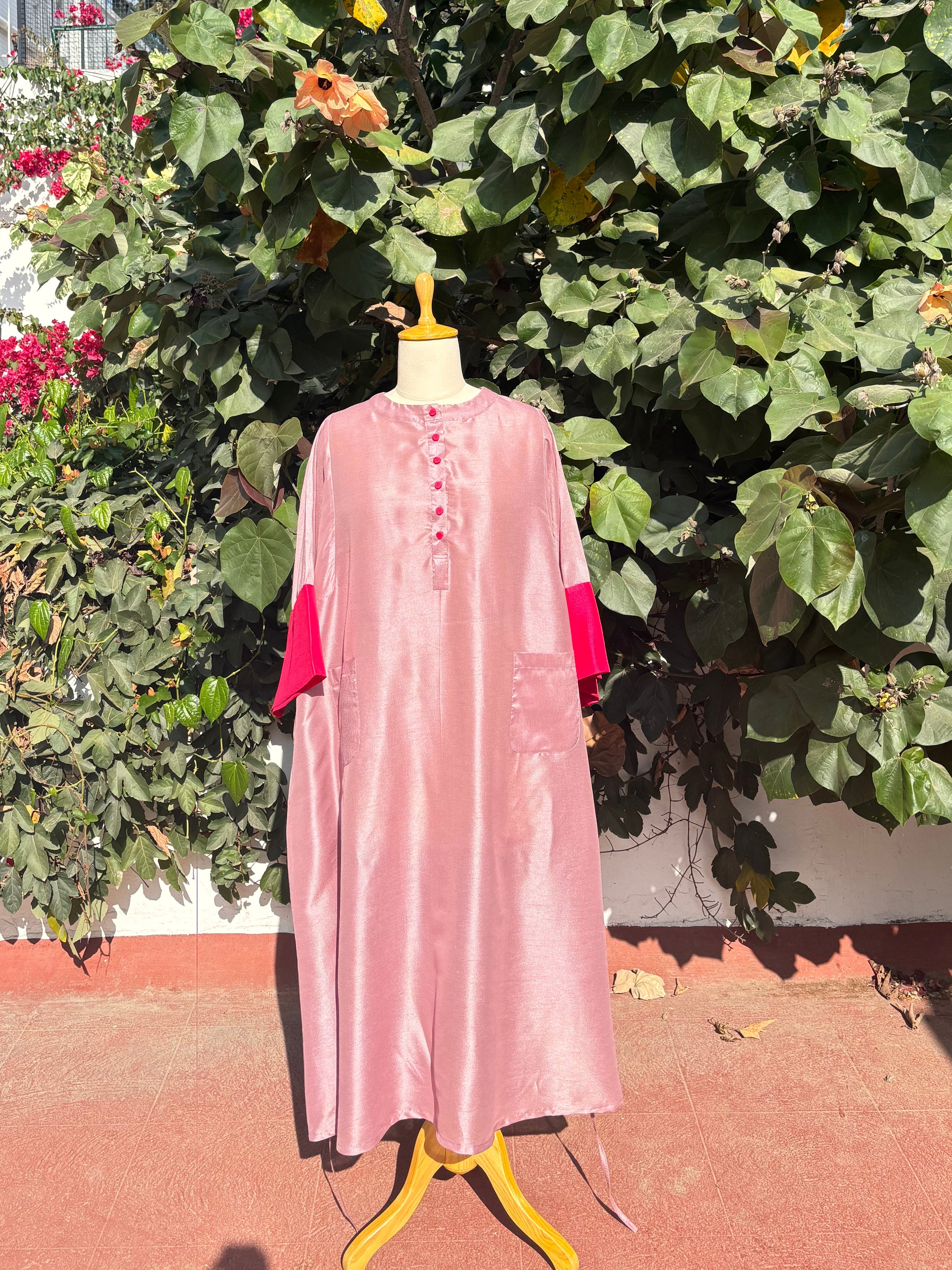 Bohemian style raw silk
tunic with drop
shoulders, functional
pockets