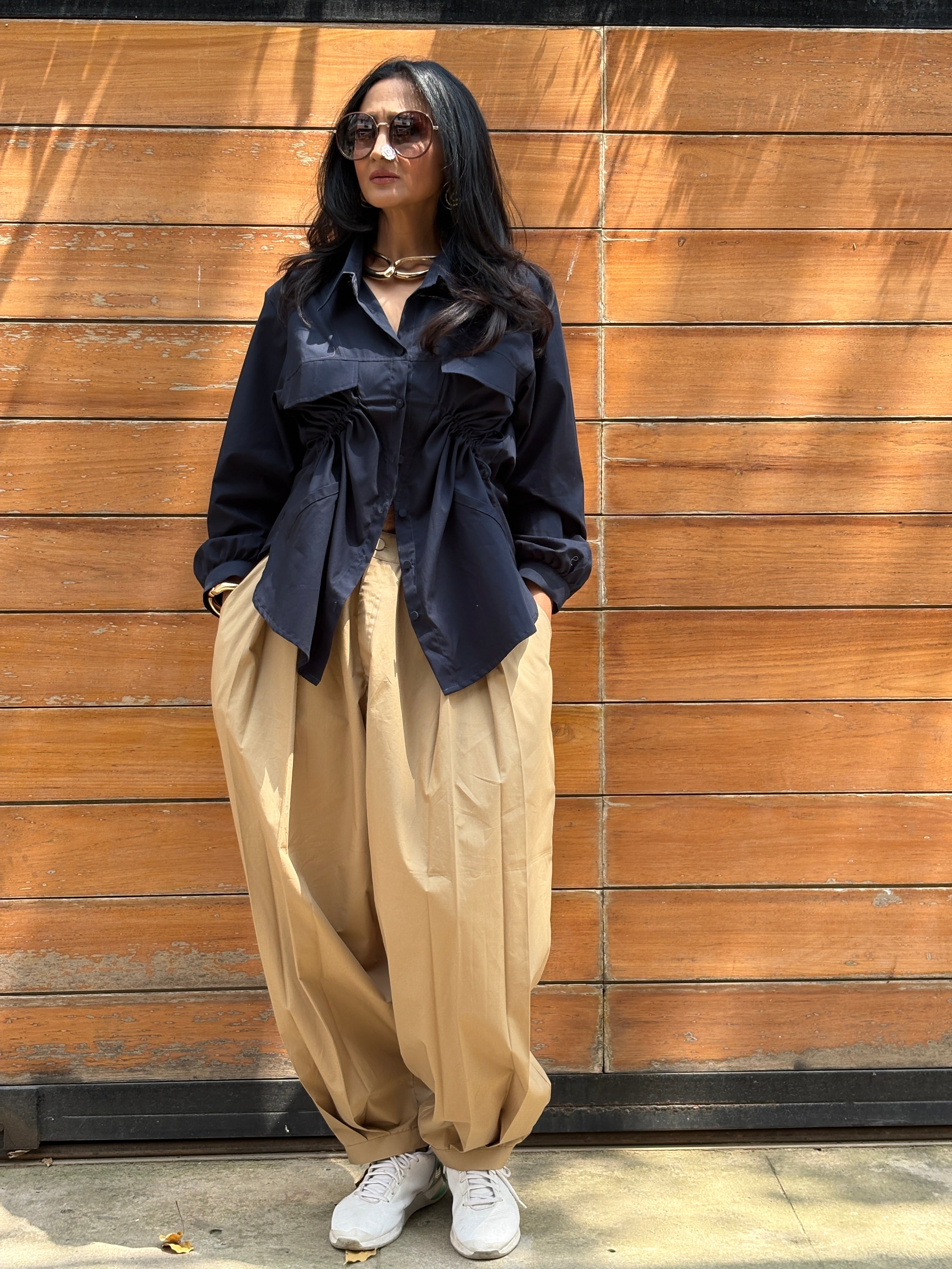 Pleated pants-Crunch shirt