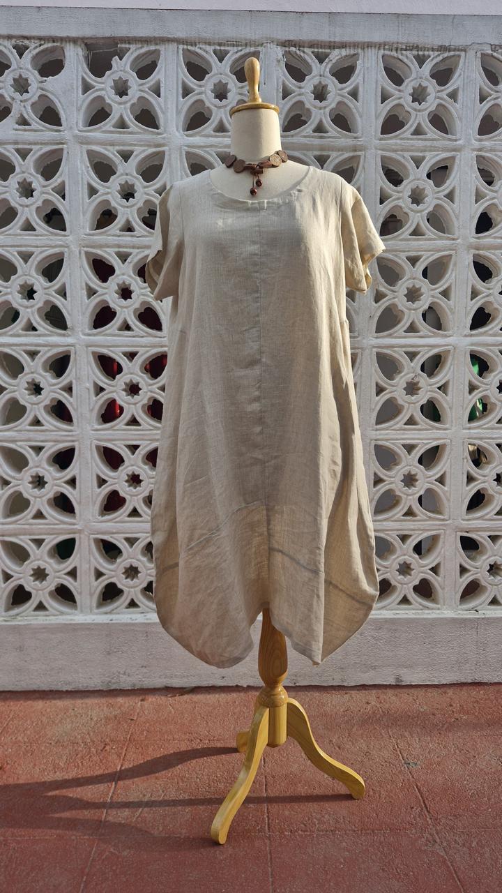 Toga’s cowl
tunic withd
draped
neckline in
bohemian
style