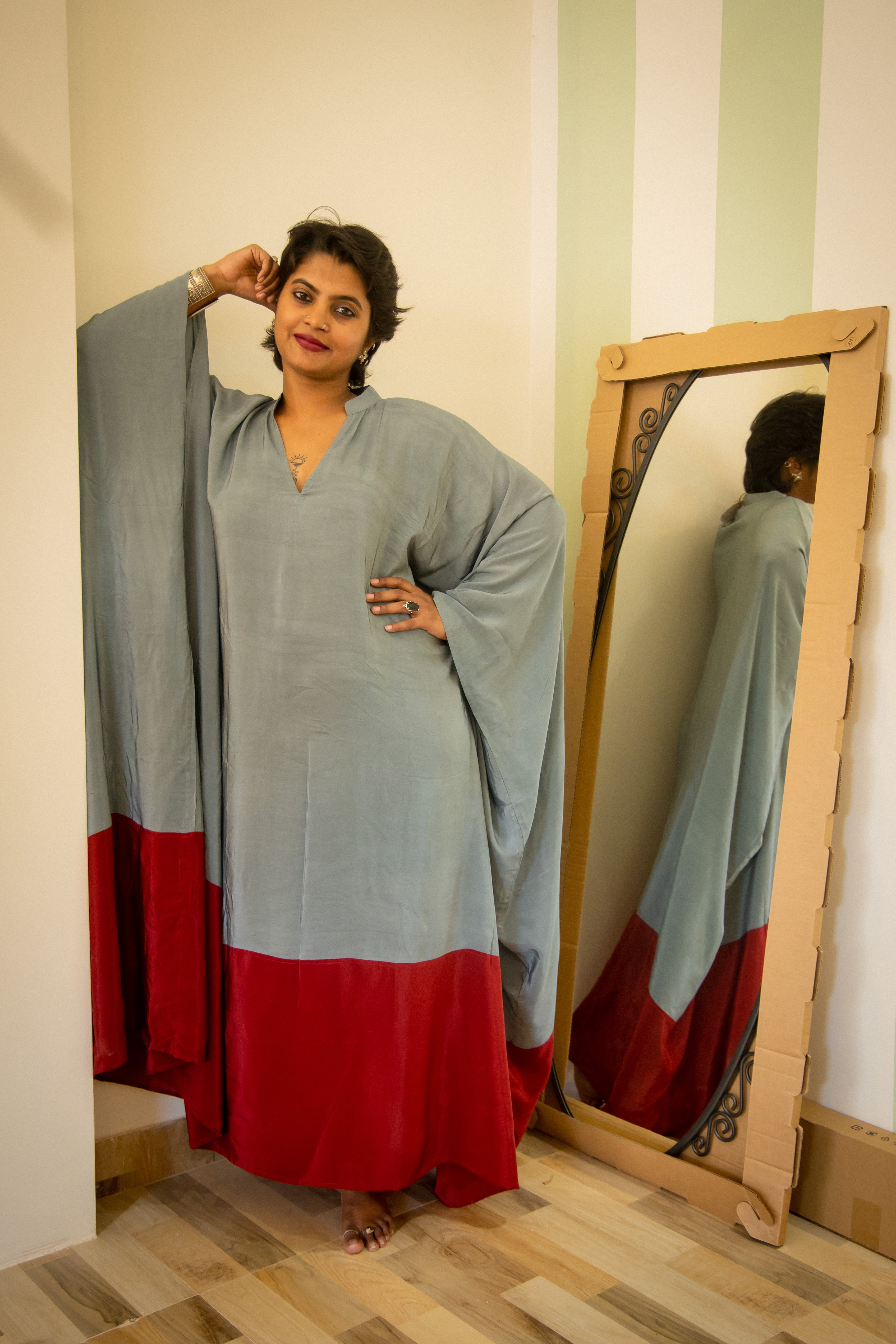 Bohemian
style kaftan
crafted in
soft crepe
fabric