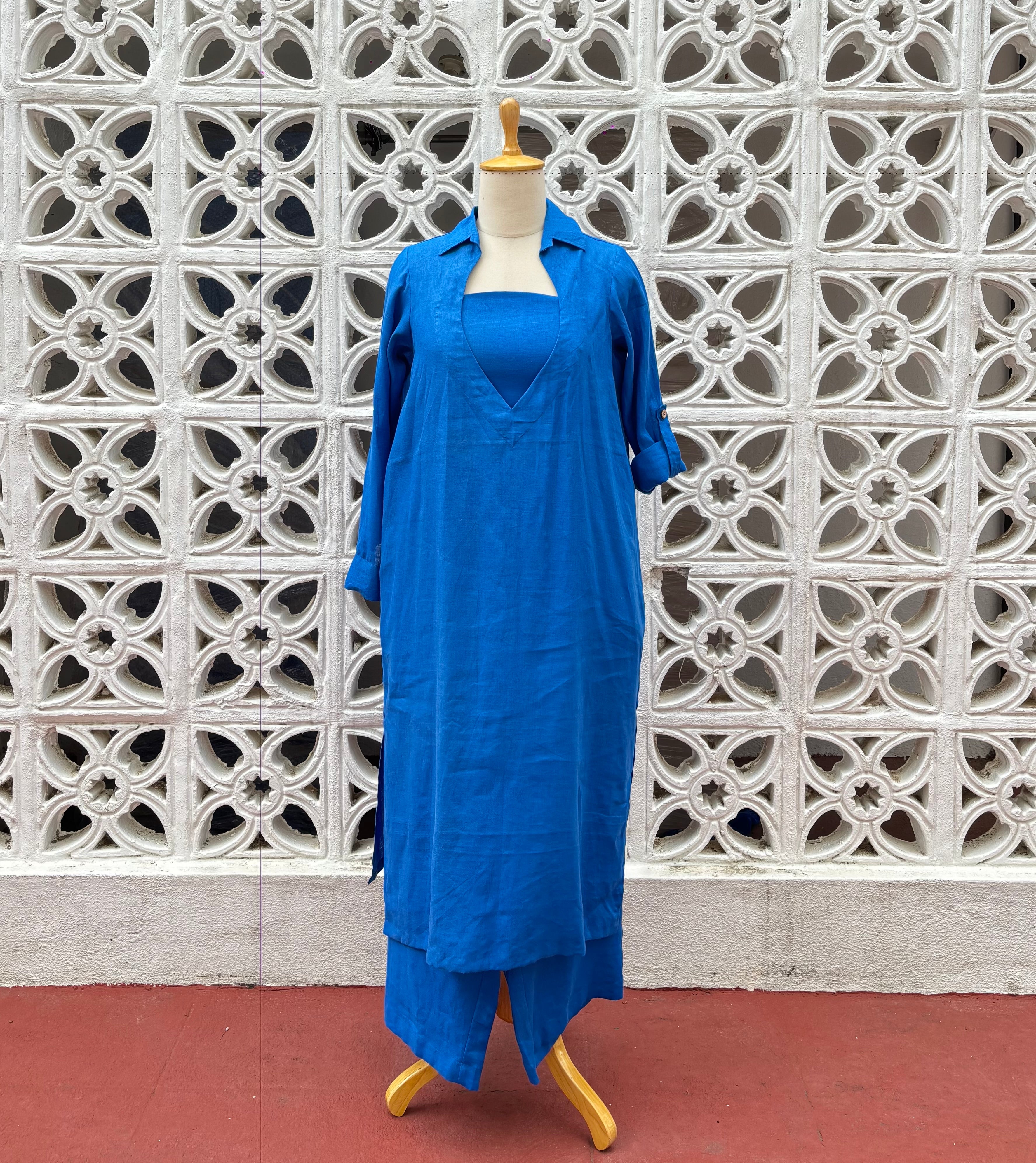 Open wide-
neck tunic
paired with
linen palazzo Pants 